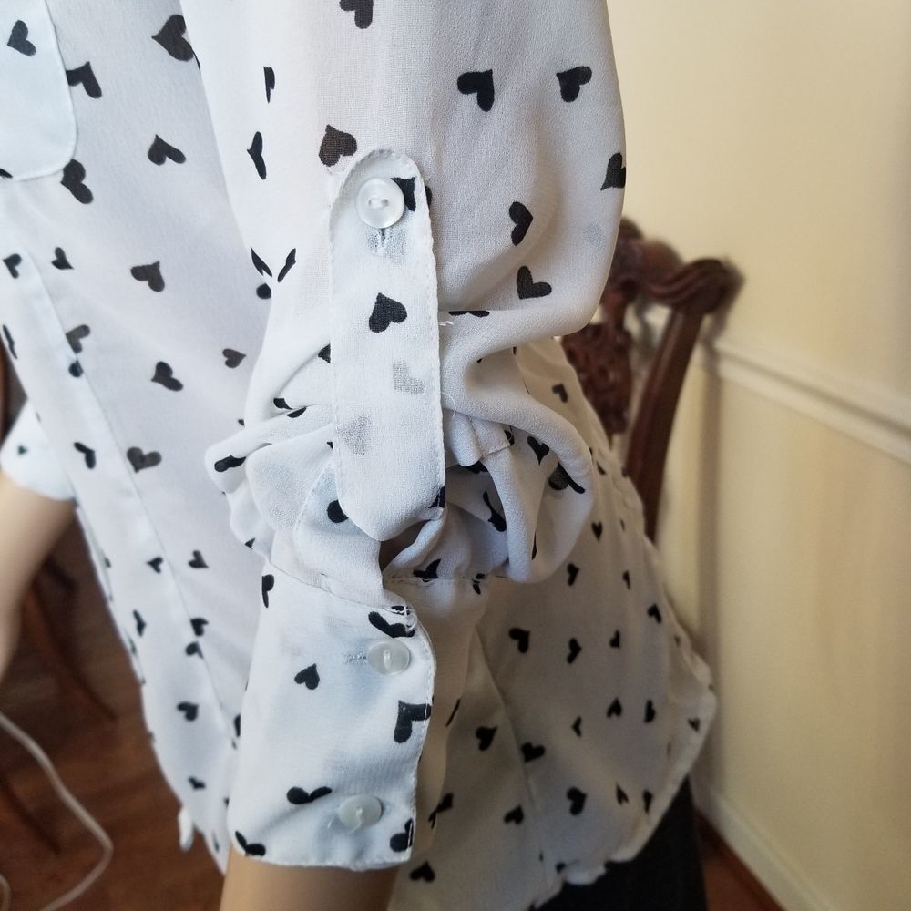 Derek Heart Collared Button Up Heart Pattern Top M - Picture 5 of 8